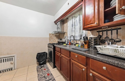 Hackensack House | Hackensack Meadow Retreat, 9 Mins to MetLife Stadium