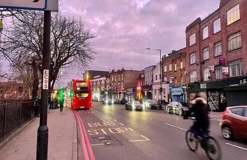 Leabridge House | Hackney Suites - Double En-suite Room (B2)
