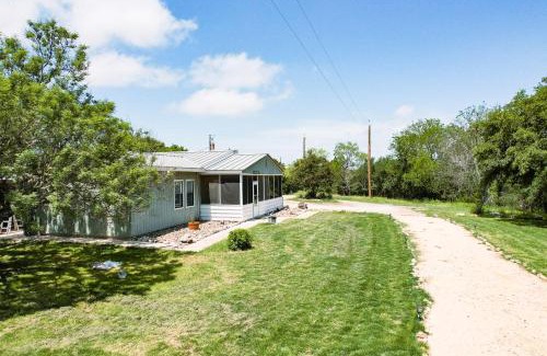 New Braunfels House | Hadley's House - A Country 3 Bdrm with Screened-In Porch