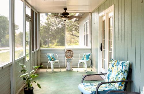 New Braunfels House | Hadley's House - A Country 3 Bdrm with Screened-In Porch