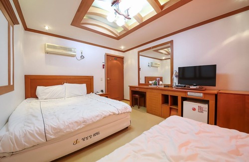 Kyehang Hotel | Hadong Seomjingang Hotel
