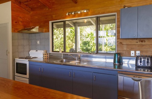 Hahei Cottage | Hahei Hideaway - Hahei Holiday Home