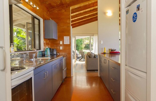 Hahei Cottage | Hahei Hideaway - Hahei Holiday Home