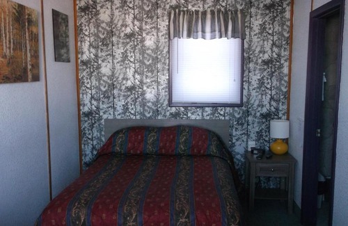 Timiskaming District Hotel | Haileybury Beach Motel
