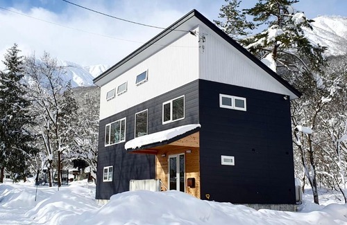 Hokujo Ski Chalet | Hakuba Views