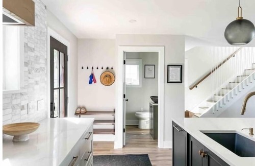 Lakeville House | “Hakuna Matata” Luxury Lake House