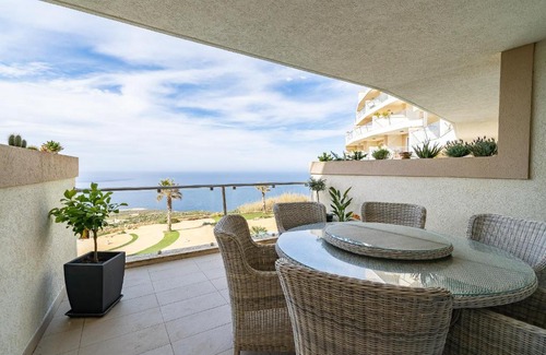 Zebbug Apartment | Hal-Sagħtrija - Sea views and pool