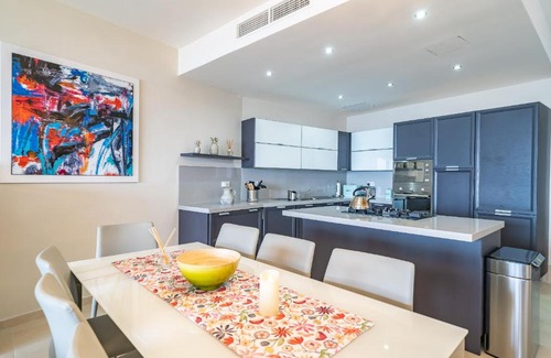 Zebbug Apartment | Hal-Sagħtrija - Sea views and pool