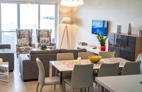 Zebbug Apartment | Hal-Sagħtrija - Sea views and pool