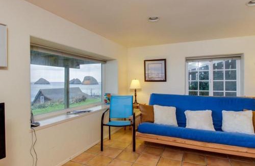 Oceanside Apartment | Hale Kaalawai Unit B