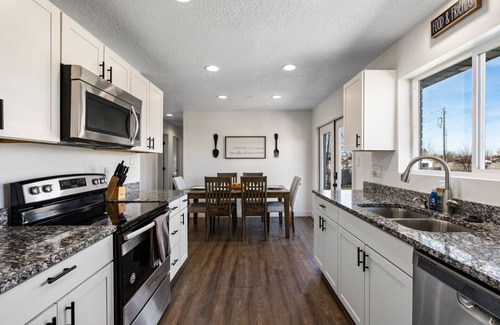 Riverton House | Half Acre Home + Mountain Viewsn + Pac-Man