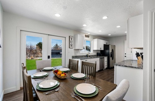 Riverton House | Half Acre Home + Mountain Viewsn + Pac-Man