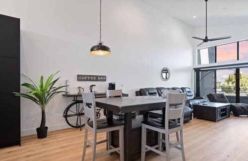 Roosevelt House | HALF Complex | Mix & Match! | 4 KINGs | 2 Kitchens