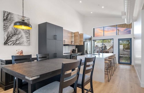 Roosevelt House | HALF Complex | Mix & Match! | 4 KINGs | 2 Kitchens