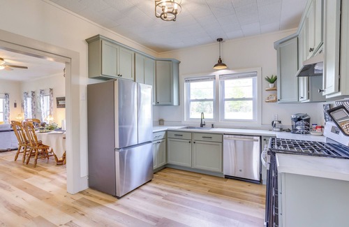 Lufkin Cottage | Half-mi to Dtwn Lufkin: Charming & Spacious Home!