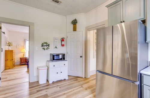 Lufkin Cottage | Half-mi to Dtwn Lufkin: Charming & Spacious Home!