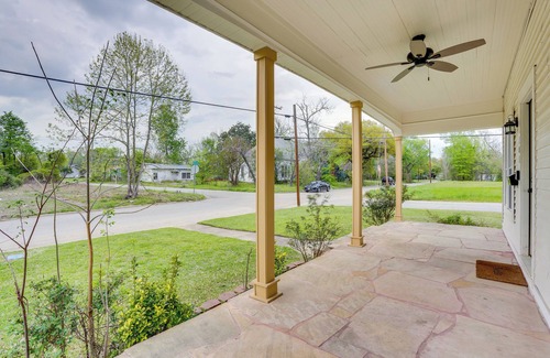 Lufkin Cottage | Half-mi to Dtwn Lufkin: Charming & Spacious Home!
