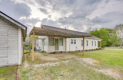Lufkin Cottage | Half-mi to Dtwn Lufkin: Charming & Spacious Home!