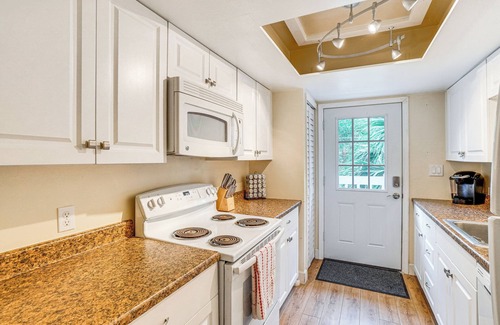 Sanford Apartment | Half-Mi to Riverwalk: Charming Sanford Retreat!