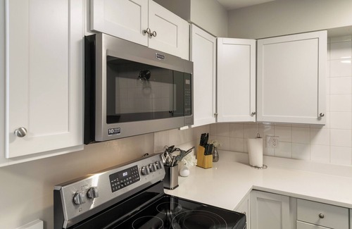 Libertyville Apartment | Half Mile to Downtown