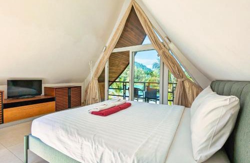 Klong Son Villa | Half Moon beach Villa - by KohChangVillas