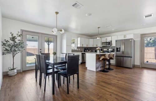 Irving House | Halfway to Arlington & Dallas