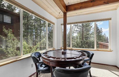 Tahoe Village House | Hall Court Manor - Hot tub Pet Friendly Pool Table