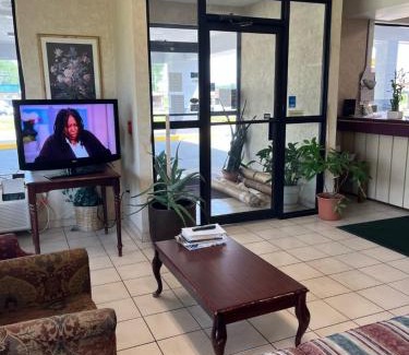 New Albany Hotel | Hallmarc Inn