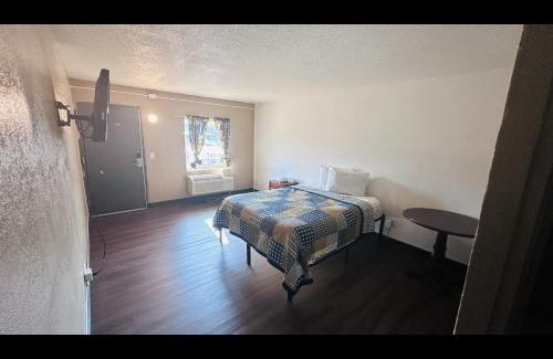 Fort Wayne Hotel | Hallmark Inn By OYO Fort Wayne