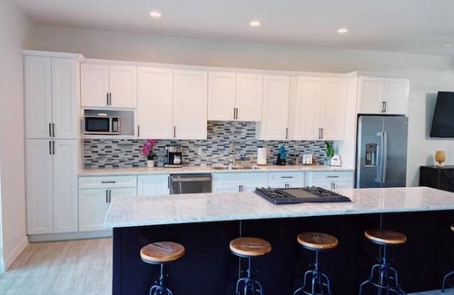 Freeport House | Hallodaze -Stylish Seahorse Villa