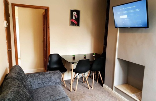Alsagers Bank Apartment | Halmers Park House