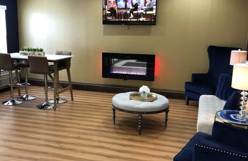 Harvey Hotel | Halsted Inn and Suites Harvey - Chicago Southland