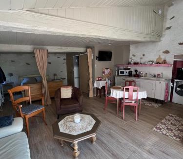 Saint-Germain-lAiguiller Apartment | Halte vendéenne atypique