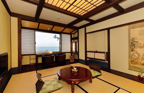 Futami Hotel | Hamachiyokan A Japanesemodern Koigatarinoma where you can see Ise Bay/Ise Mie