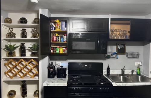 Bronzeville House | Hamaline Luxury - Guest House