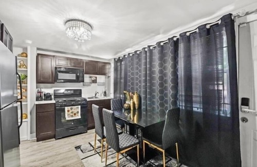Bronzeville House | Hamaline Luxury - Guest House