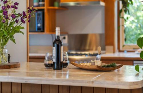 Hamilton East House | Hamilton Hideaway - Close to Town