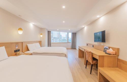 West District Hotel | Hamilton Hotel