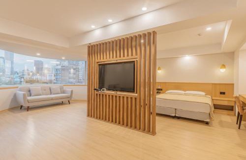 West District Hotel | Hamilton Hotel
