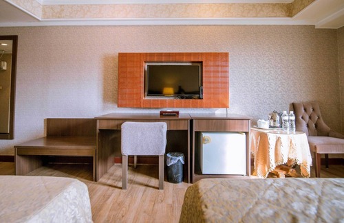 West District Hotel | Hamilton Hotel