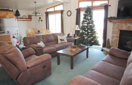 Eagle Bay Ski Chalet | Hamilton House @ Eagle Bay Village