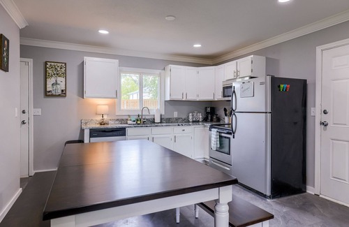 Omaha House | Hamilton in heart of Omaha! Multi family and group friendly! The perfect space!