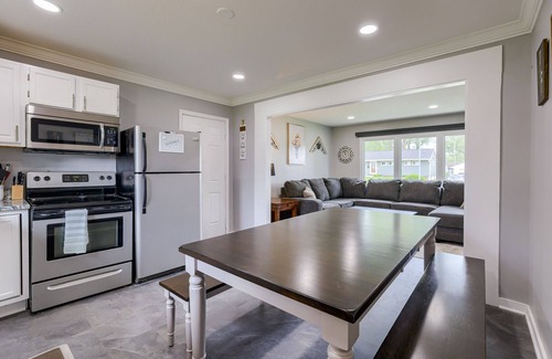 Omaha House | Hamilton in heart of Omaha! Multi family and group friendly! The perfect space!