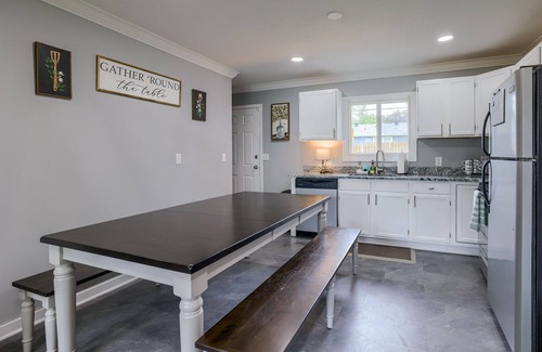 Omaha House | Hamilton in heart of Omaha! Multi family and group friendly! The perfect space!