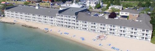 Mackinaw City Hotel | Hamilton Inn Select Beachfront Mackinaw City