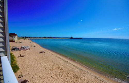 Mackinaw City Hotel | Hamilton Inn Select Beachfront Mackinaw City