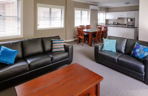 Broadmeadow Apartment | Hamilton on Everton