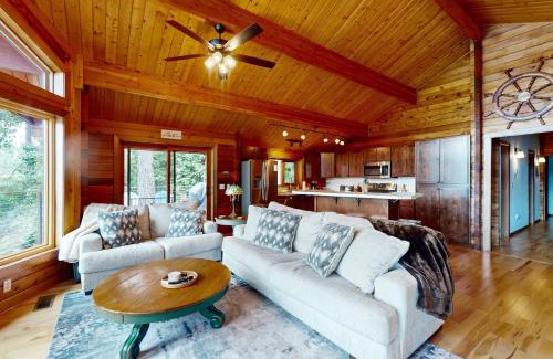 Agate House | Hammersley Beach Cabin