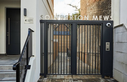 Hammersmith Broadway Apartment | Hammersmith Mews by Viridian Apartments