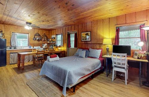 Bronson House | Hammock House